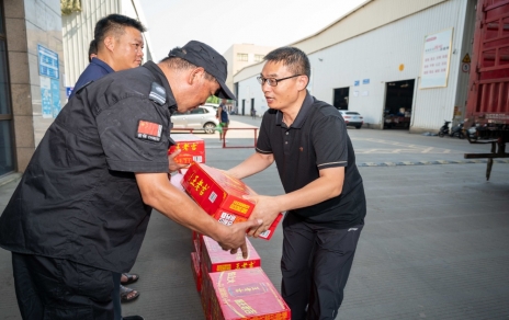 戰(zhàn)高溫、保供應(yīng)，嘉興市財(cái)貿(mào)工會(huì)主席陳云建慰問(wèn)我司基層員工